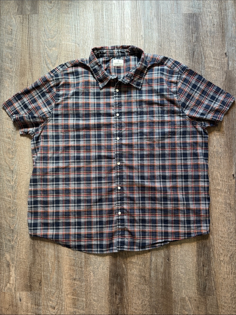 Men's Short-Sleeve Plaid Button-Down Shirt — Navy & Rust